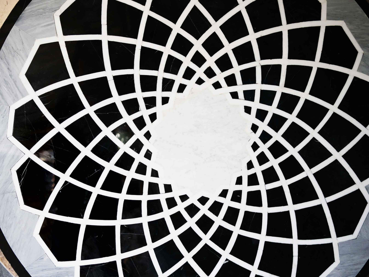 Luna - Waterjet Mosaic Medallion | Geometric | Mozaico