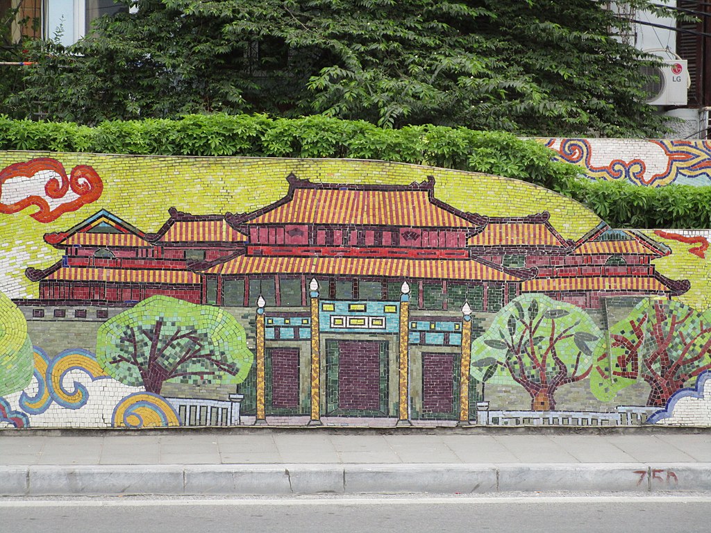 Ханойская керамическая мозаика. Hanoi Ceramic Mosaic Mural. Ханойская Цитадель Ханой. Вьетнамская мозаика. Ханойская лапша