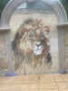 León feroz - Mural de mosaico de mármol