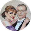 Medallón de mosaico de mármol personalizado con retrato de pareja