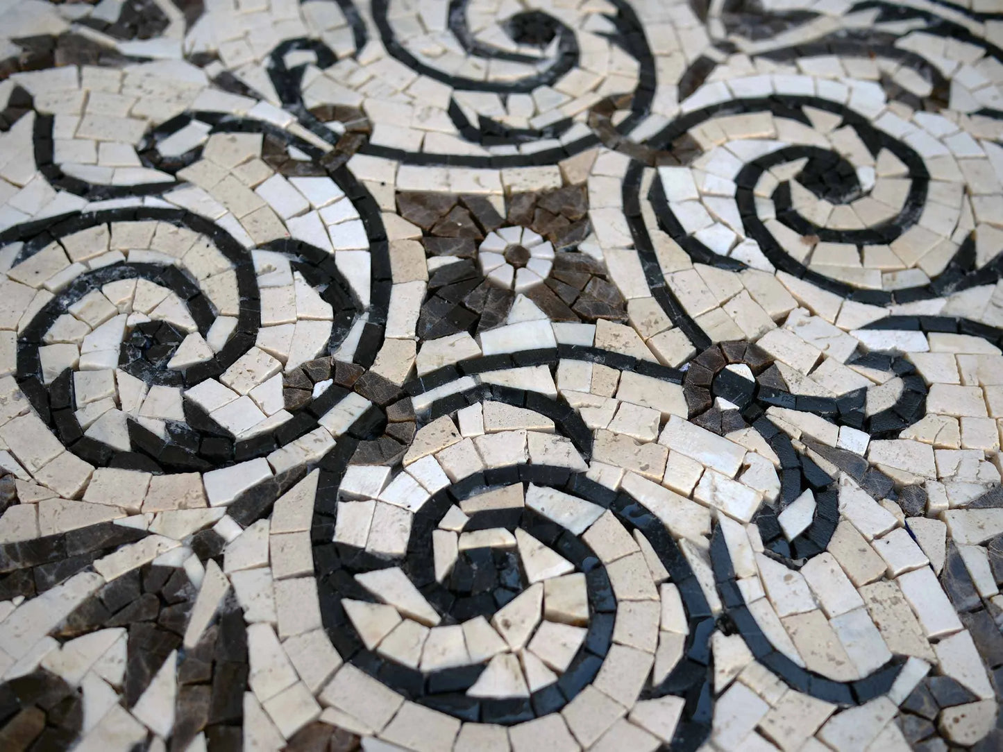 Arabesque Mosaic Marble Rug | Geometric Design – Mozaico