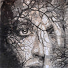 Retrato artístico de mulher: mural de mosaico em foco