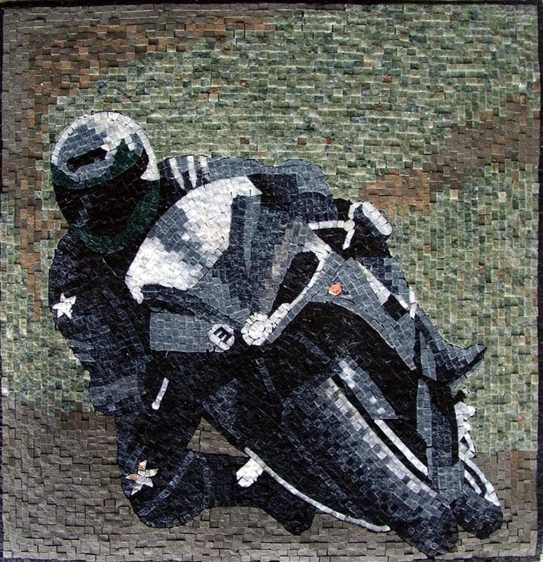 Arte de parede em mosaico de motociclista