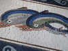 Duo Delfini e opera d'arte del mosaico della bussola