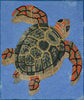 Mosaico de mármol de tortuga marina nadando