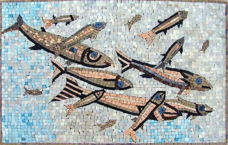 Grupo de mosaico de mármol de peces nadadores