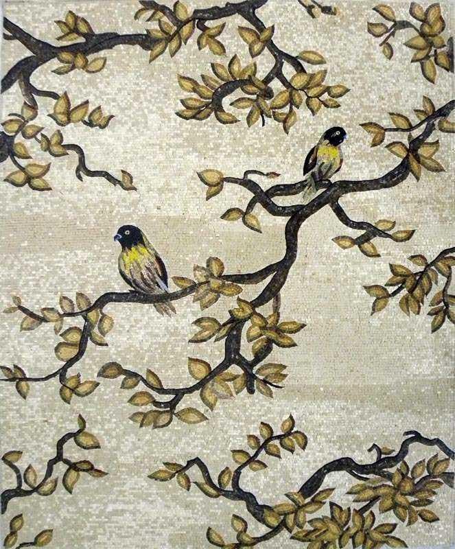 Mural de mosaico de pássaros em uma árvore