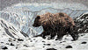 Mosaic Animal Art - Urso nas montanhas nevadas