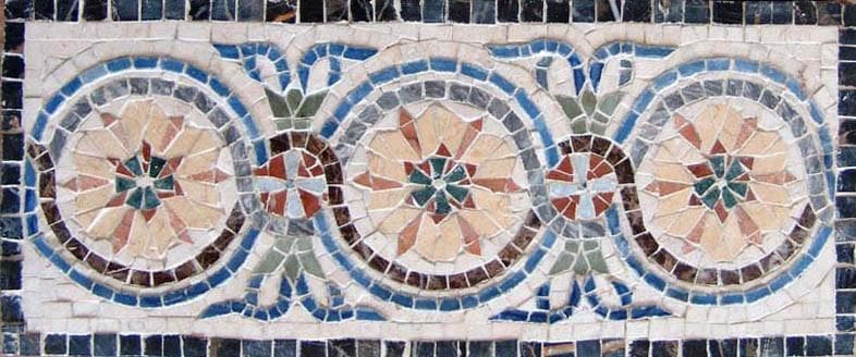 Borde de mosaico de flores geométricas