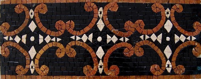 Borde de mosaico con motivos ornamentales