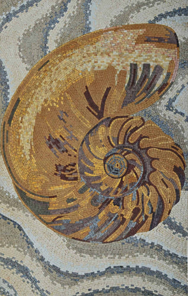 La obra de arte del mosaico de la concha marina dorada