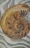 La obra de arte del mosaico de la concha marina dorada