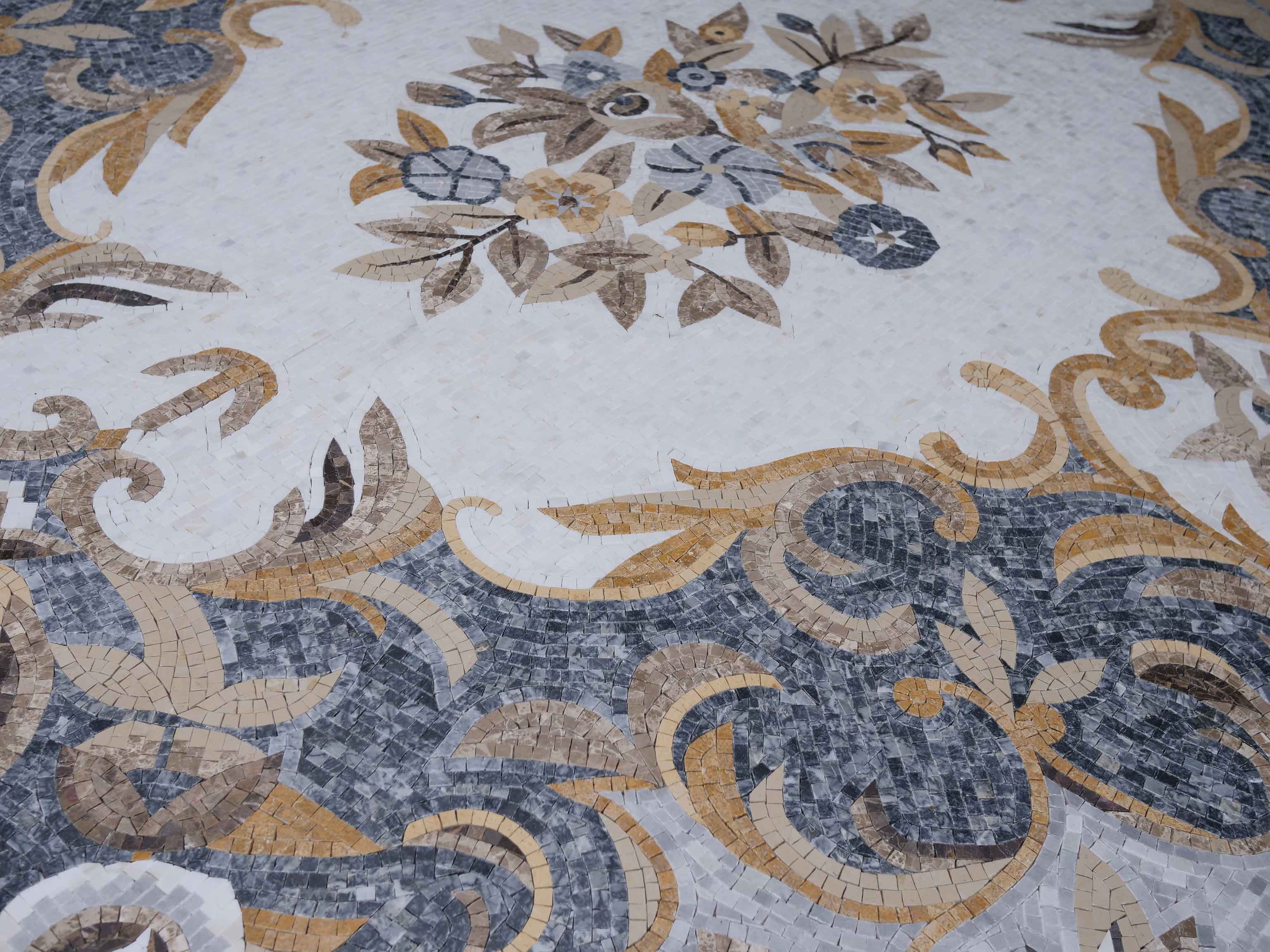 Mosaic Floral Luxury Rug | Mozaico