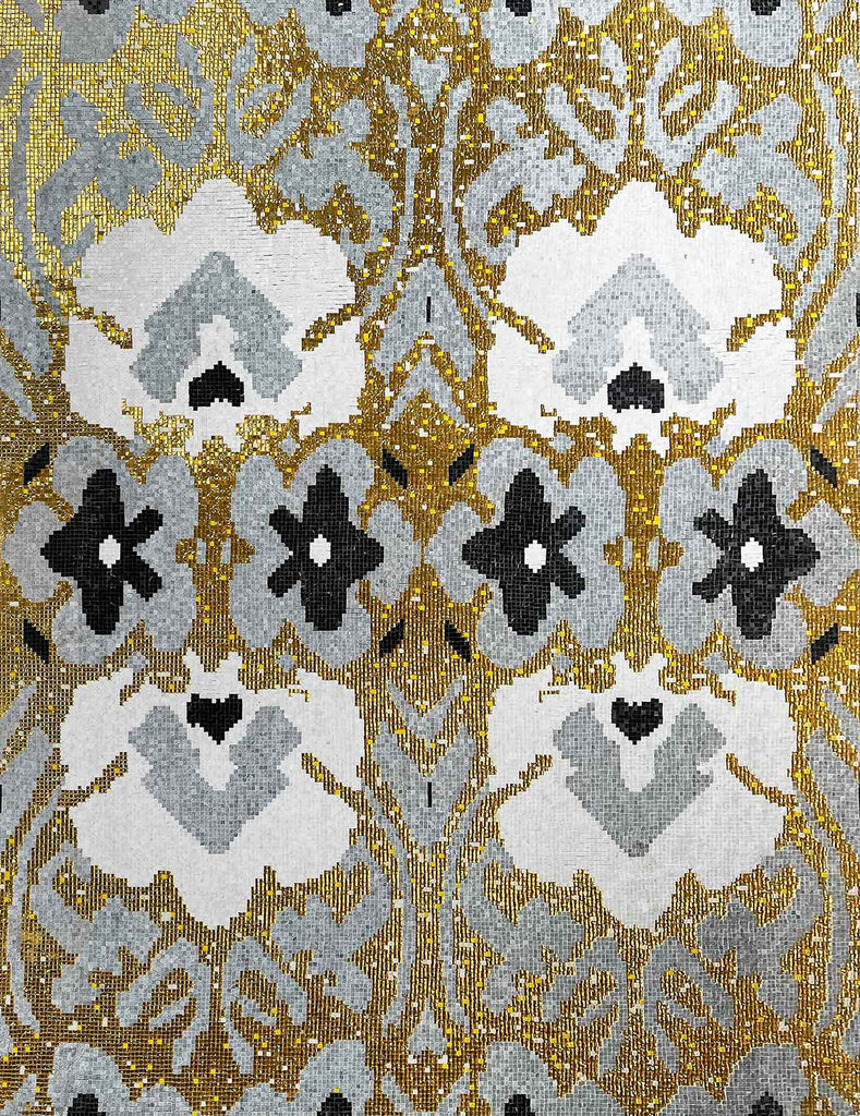 Стеклянная мозаика с золотыми цветами