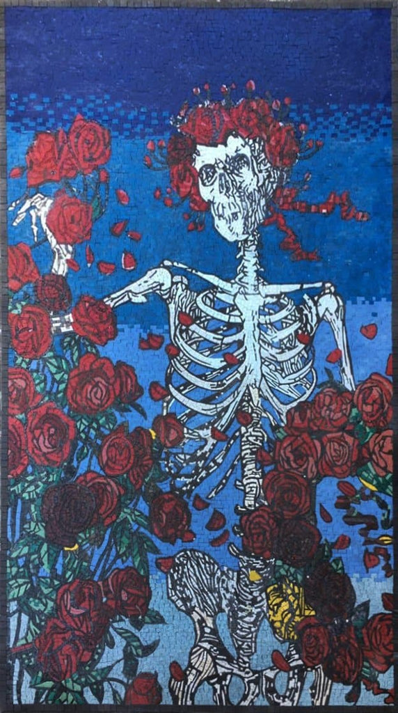 Rose e un'opera d'arte a mosaico floreale scheletro