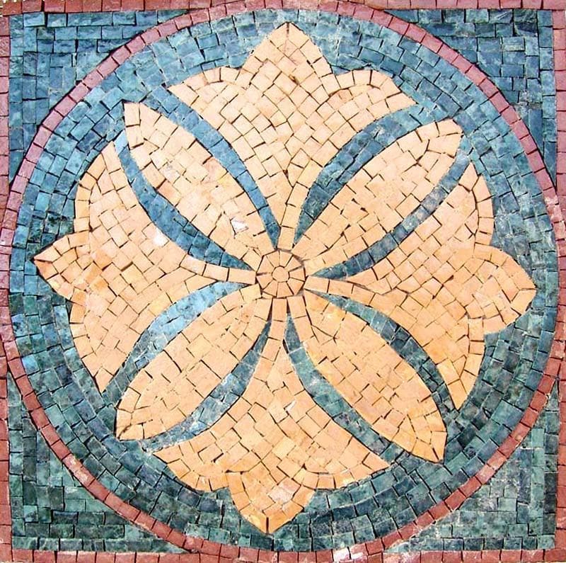 Praça de destaque em mosaico - Liri