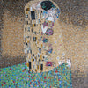 Мозаика на стене - "Поцелуй" Густава Климта